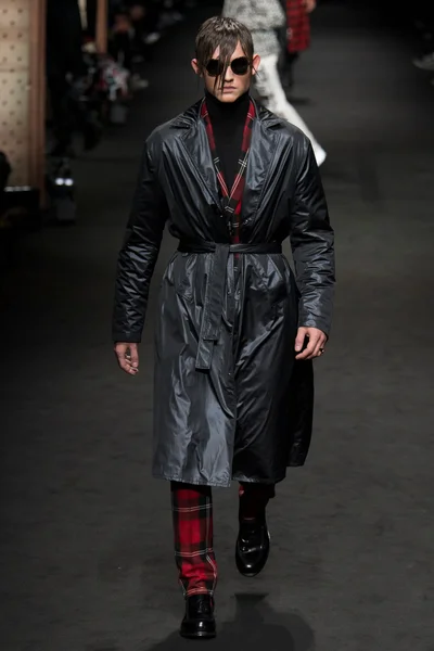 Look 30
